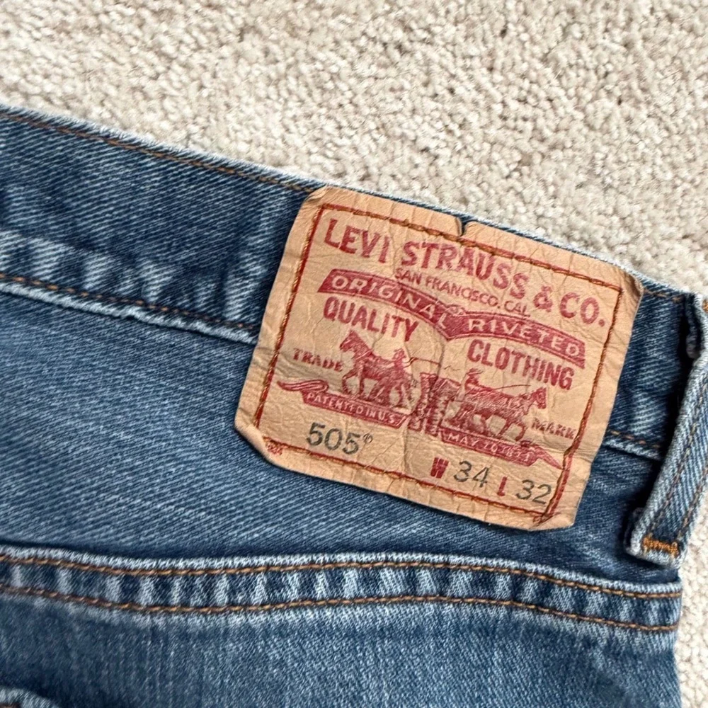 Y2K Levis 505 Regular Fit Jeans Blue Medium Wash Denim 34x32 Straight Distressed